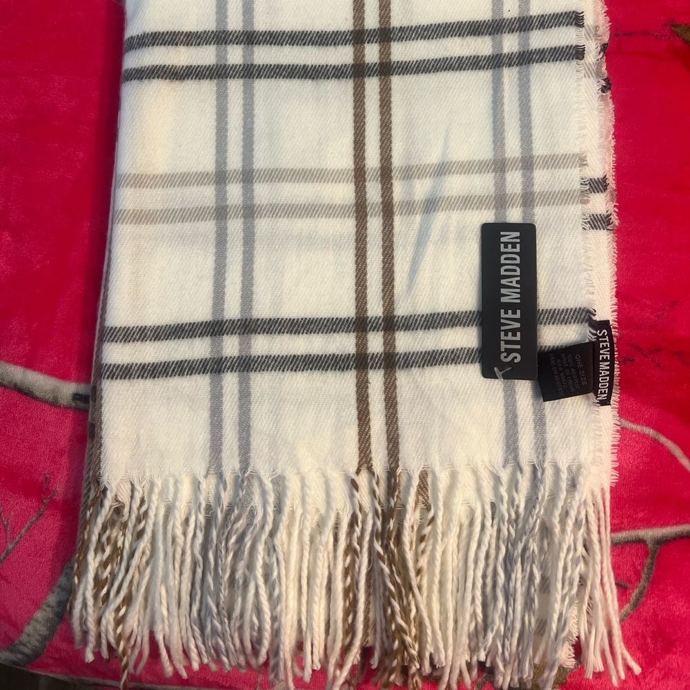 Steve Madden scarf NWT